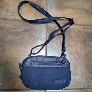 Fanny pack/crossbody travel bag